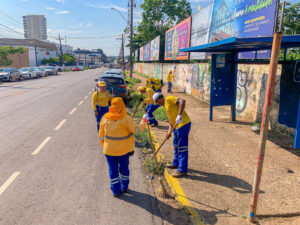 Prefeitura segue com trabalhos de limpeza em ruas e avenidas do município