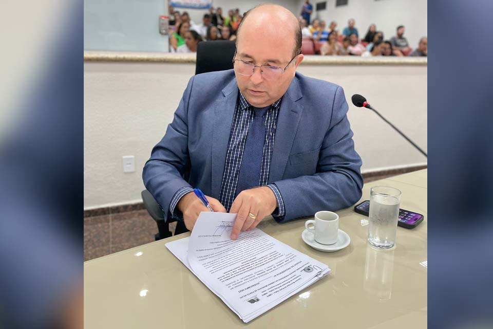 Vereador Edwilson Negreiros intervém e SEMOB faz operação tapa-buracos no Bairro Nova Porto Velho