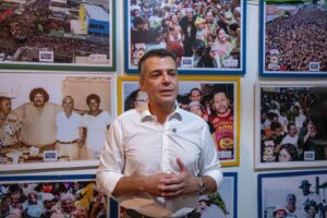 Prefeitura prestigia abertura da sede da Banda do Vai Quem Quer