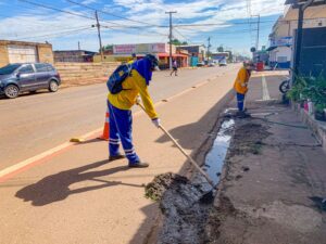 Prefeitura intensifica serviços de limpeza urbana por toda cidade