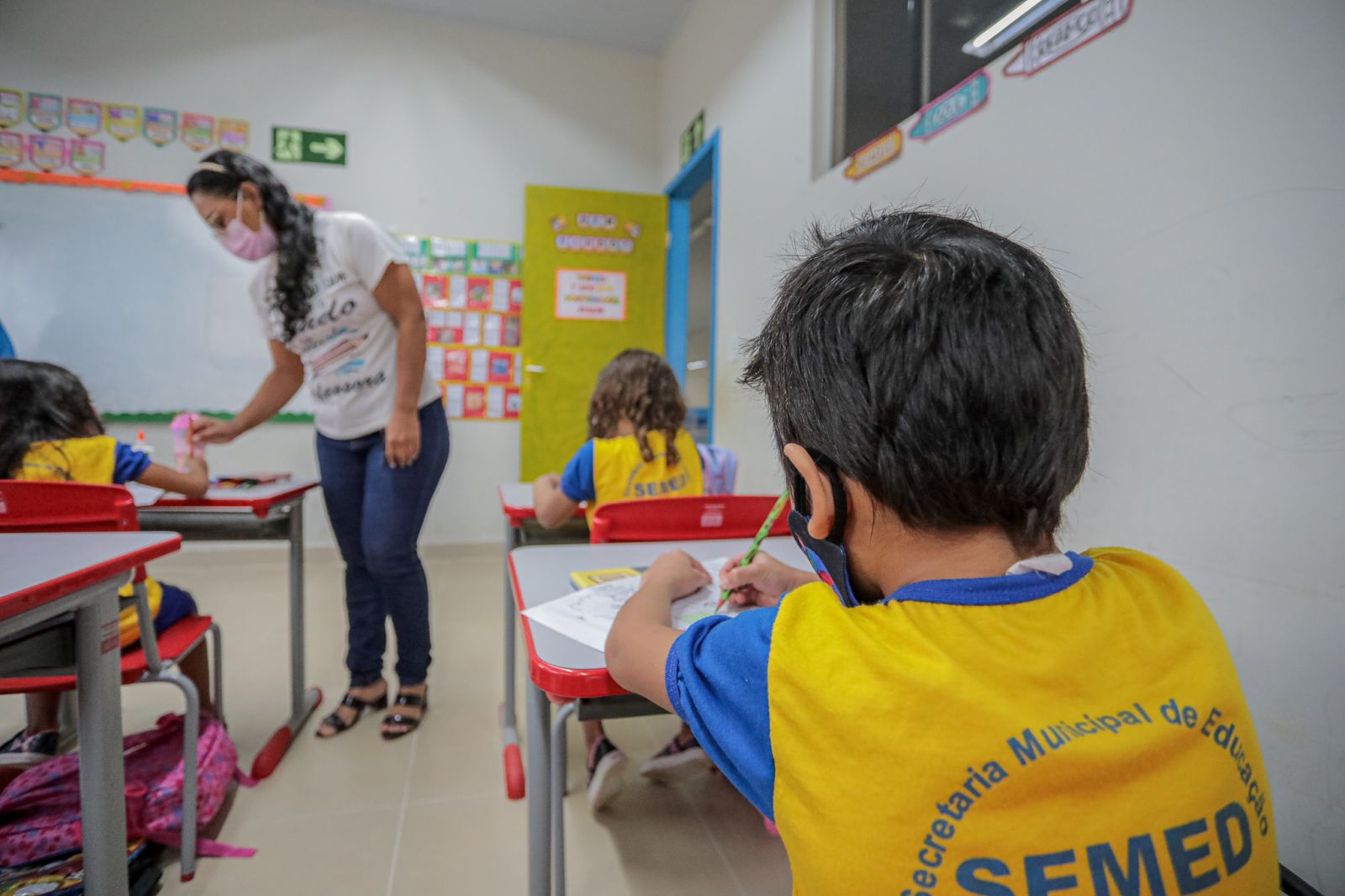 www.deixaeutefalar.com.br De cada 100 crianças no 3º ano, 95 estão alfabetizadas na idade certa; em 2017, eram apenas 30