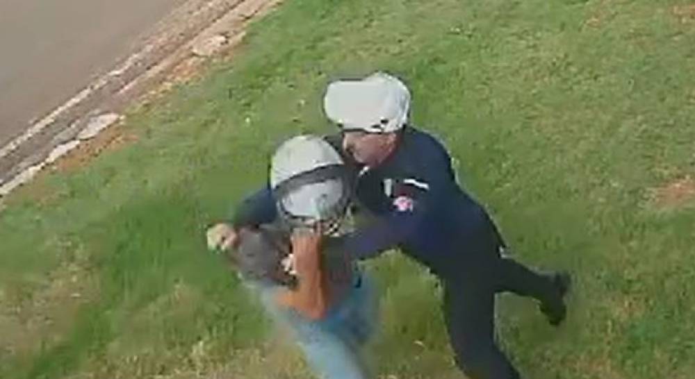 Comerciante de Corumbiara enfrenta servidor do Detran durante blitz educativa