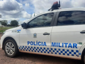 Mulher chega da igreja e encontra marido endemoniado em casa