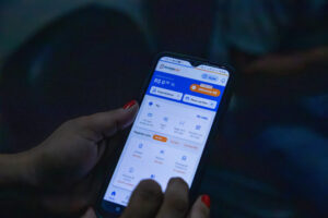 www.deixaeutefalar.com.br Aplicativo que permite carregamento online do Comcard soma mais de 400 mil downloads; veja como usar