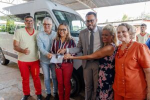 Prefeitura de Porto Velho adquire van para atender alunos da Instituição Pestalozzi