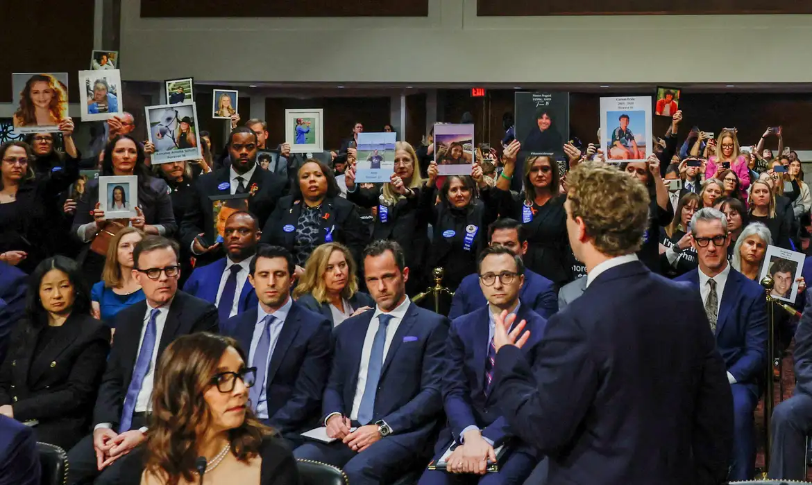 No Senado dos EUA, Zuckerberg pede desculpa por bullying nas redes