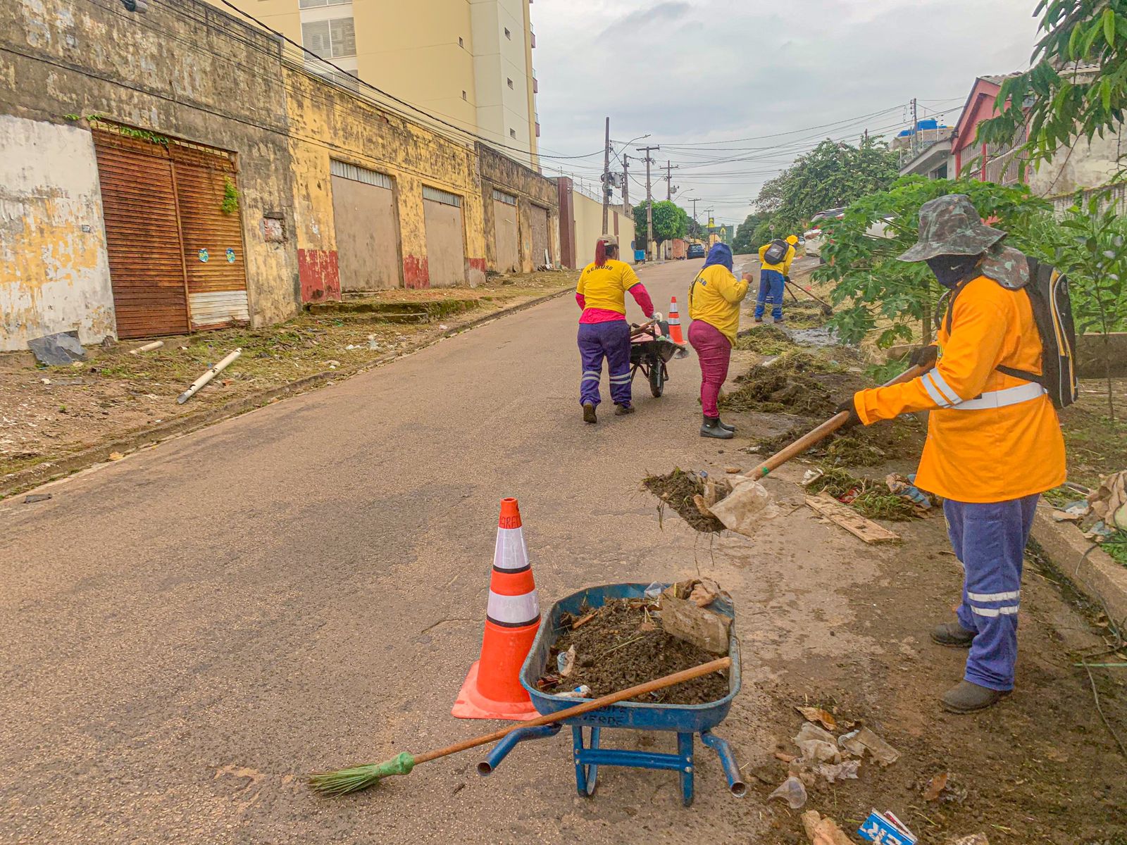 www.deixaeutefalar.com.br Prefeitura atua para a limpeza da região dos desfiles carnavalescos