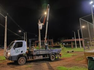 www.deixaeutefalar.com.br Prefeitura realiza trabalho de modernização do sistema de iluminação pública em União Bandeirantes