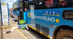 Homem tem pernas esmagadas por ônibus na 7 de Setembro