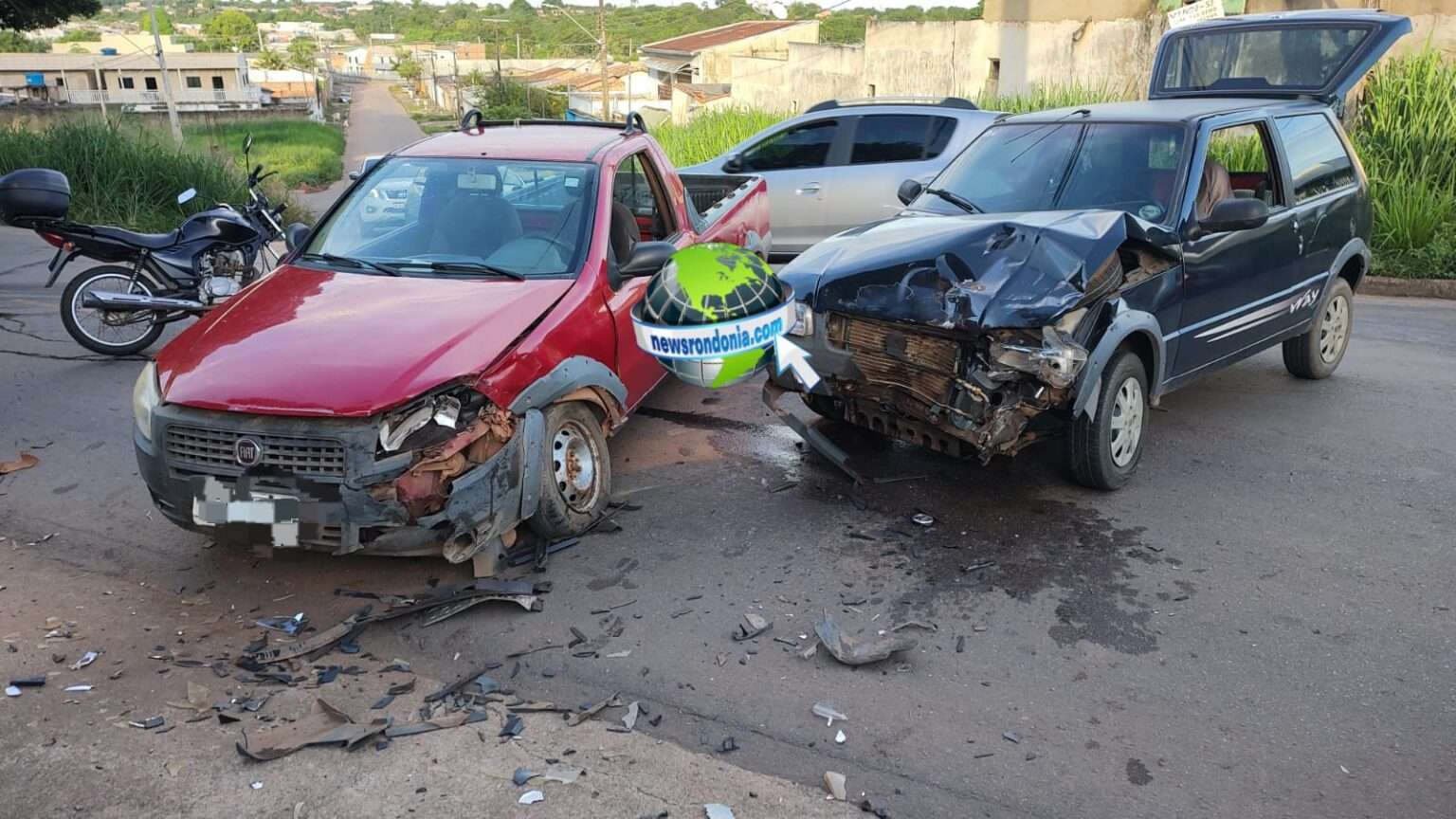 www.deixaeutefalar.com.br Enfermeiras ficam feridas em acidente entre carros na zona sul