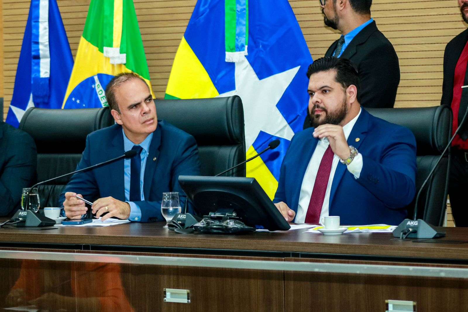www.deixaeutefalar.com.br Jean Oliveira defende produtores rurais e denuncia possível cartel dos grandes frigoríficos em Rondônia