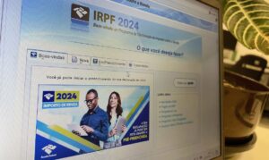 www.deixaeutefalar.com.br Receita recebe mais de 10 milhões de declarações do Imposto de Renda