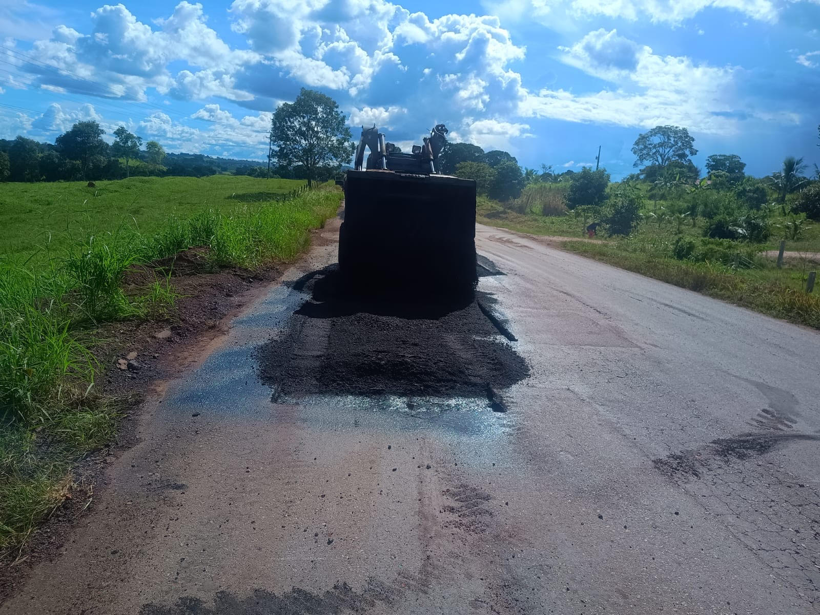 Deputado Jean Oliveira, DER segue com operação tapa-buracos na RO-383 sentido Alta Floresta d’Oeste