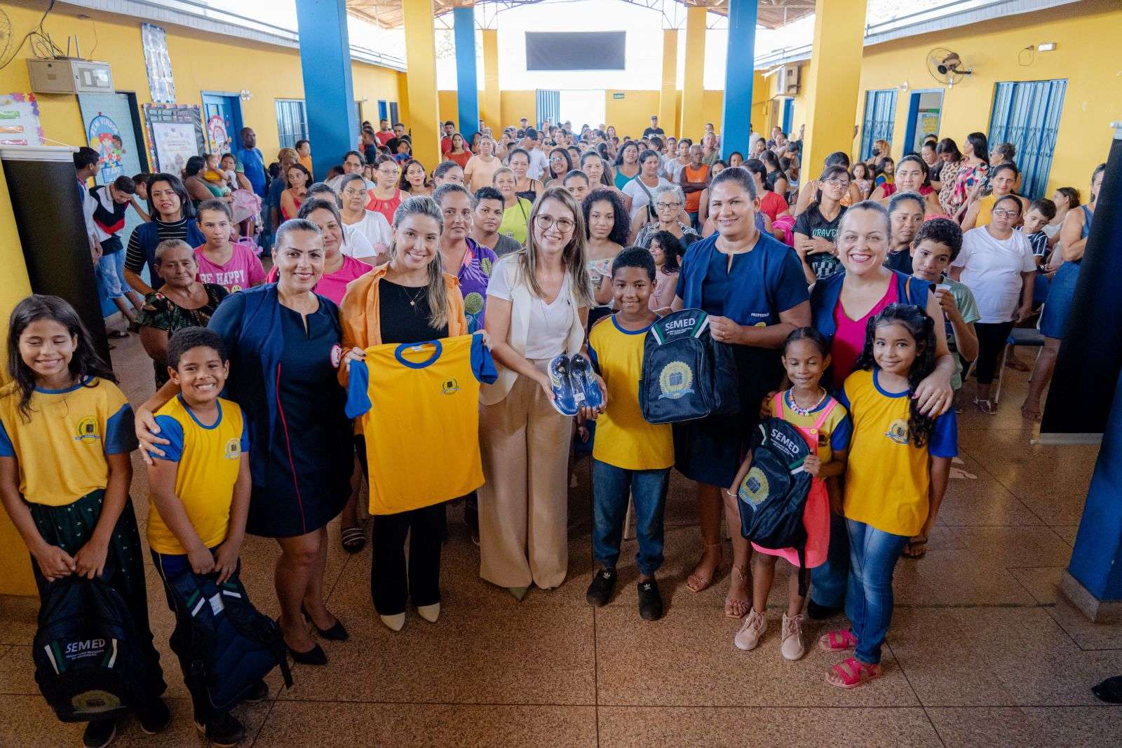 www.deixaeutefalar.com.br Prefeitura de Porto Velho entrega uniformes escolares nas escolas do baixo Madeira e zona Leste