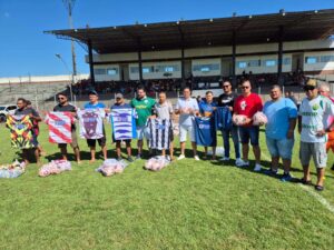 Deputado Jean Oliveira entrega kits esportivos para times de Alta Floresta d’Oeste e Rolim de Moura