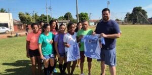 Deputado Jean Oliveira fortalece esporte local com distribuição de kits em Espigão d’Oeste e Pimenta Bueno