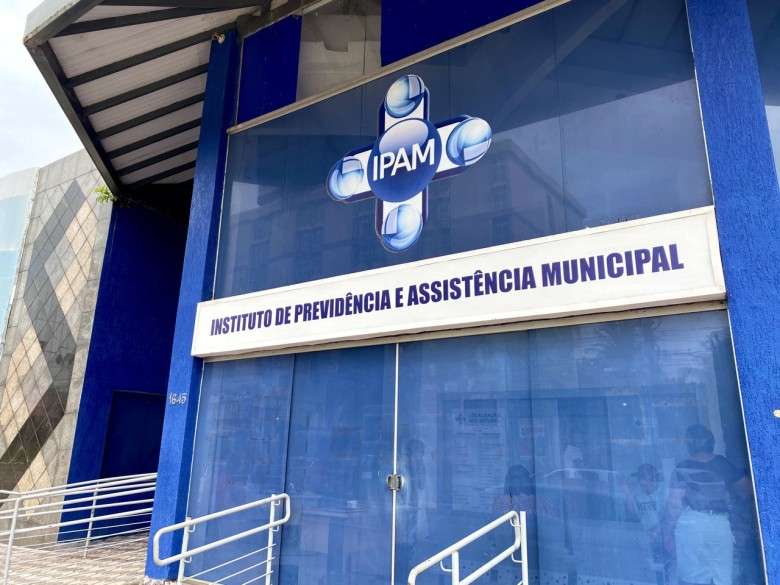 www.deixaeutefalar.com.br A Prefeitura reforça que servidores efetivos ativos, aposentados e pensionistas devem fazer o recadastramento