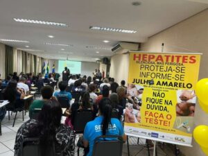 Ações de conscientização contra a hepatite e combate à desinformação são executadas pelo Município