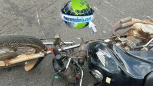 Roda de moto é arrancada em acidente com duas vítimas