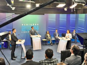 www.deixaeutefalar.com.br Mariana Carvalho foca em propostas, mantém equilíbrio e vence debate