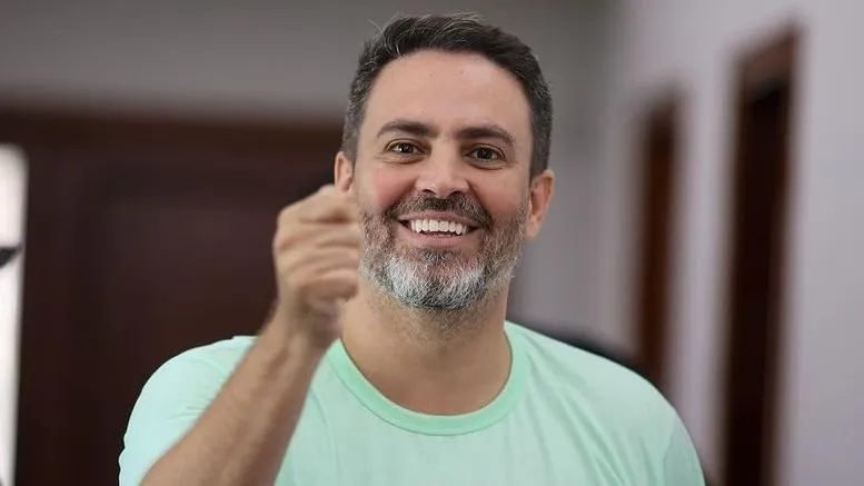 Léo Moraes e os ouvidos do Pŕedio do Relógio