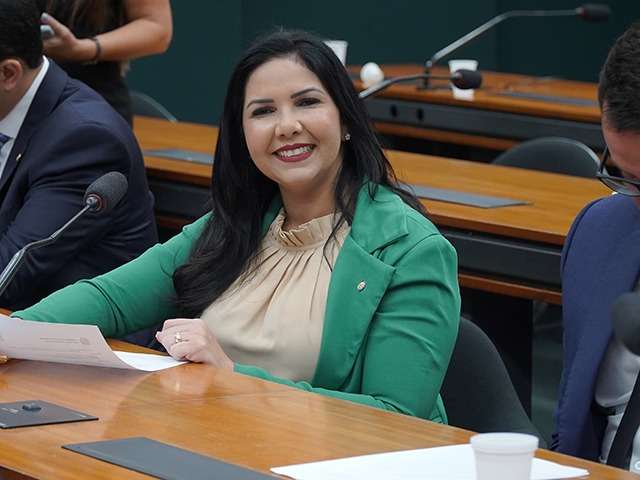 Após suposta traição do marido, Cristiane Lopes se divorcia, mas agora começa a ser difamada Após suposta traição do marido, Cristiane Lopes se divorcia, mas agora começa a ser difamada