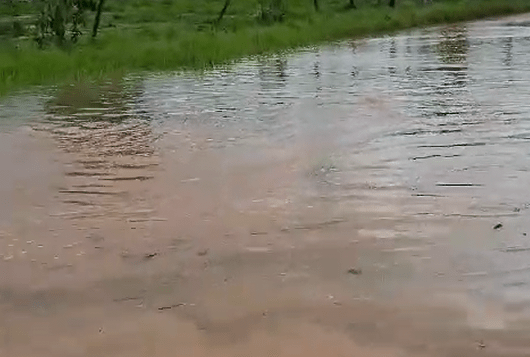 Candeias do Jamari: enchente causa caos e isolamento em trechos da L35 e LP40