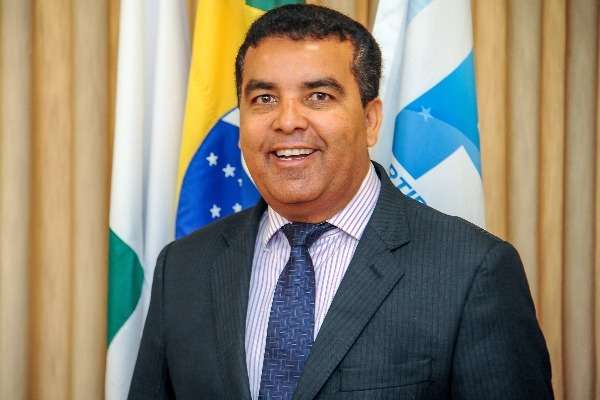 Candeias do Jamari: Adolescentes são transportadas debaixo d’água na LP21