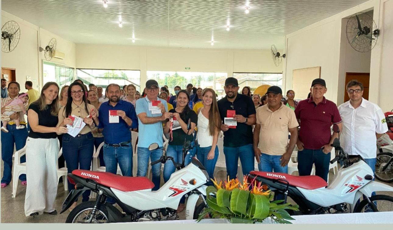 www.deixaeutefalar.com.br Deputado Laerte Gomes entrega mais 52 motos 0 km para ACSs de Ouro Preto D’Oeste