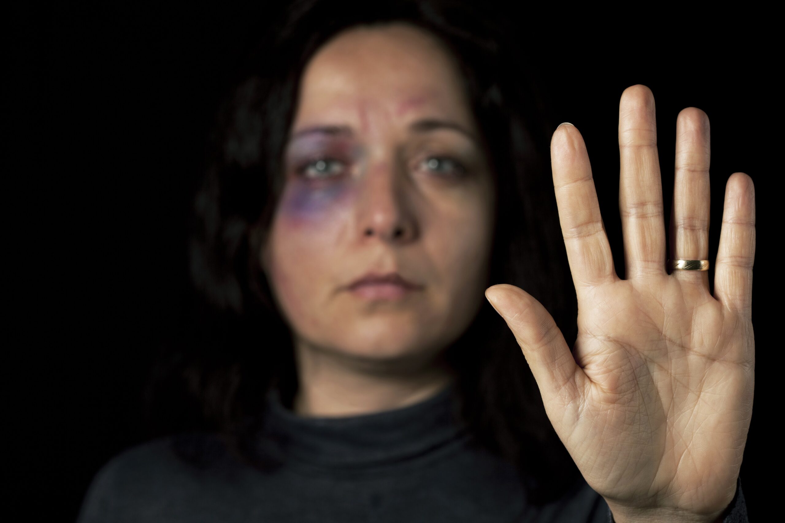 Radialista famoso e apresentador de TV, é acusado de agredir a esposa