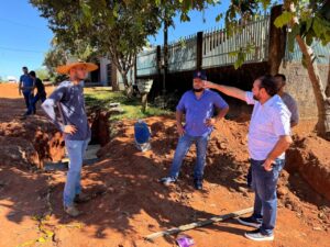 Deputado Laerte Gomes visita obras de bloqueteamento no distrito de Tancredópolis em Alvorada do Oeste