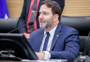 www.deixaeutefalar.com.br Presidente Alex Redano, solicita oferta de cursos profissionalizantes para Ouro Preto do Oeste