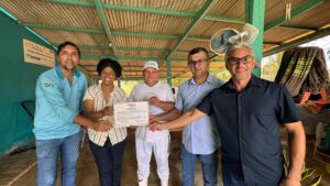 Sílvia faz entrega de caminhonete e vistoria obras da Associação de Mulheres, em Rio Crespo