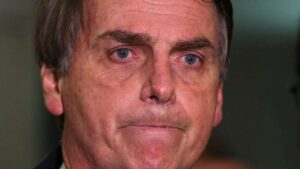 Bolsonaro interrompe participação em evento por mal-estar e desmarca compromissos