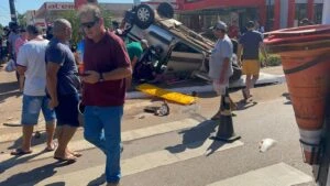 Grave acidente com capotamento deixa três feridos em estado grave na Avenida Jorge Teixeira, em Porto Velho