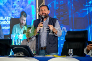 www.deixaeutefalar.com.br Deputado Laerte Gomes entrega homenagens a personalidades durante a 6ª Agroshow em Machadinho d’Oeste