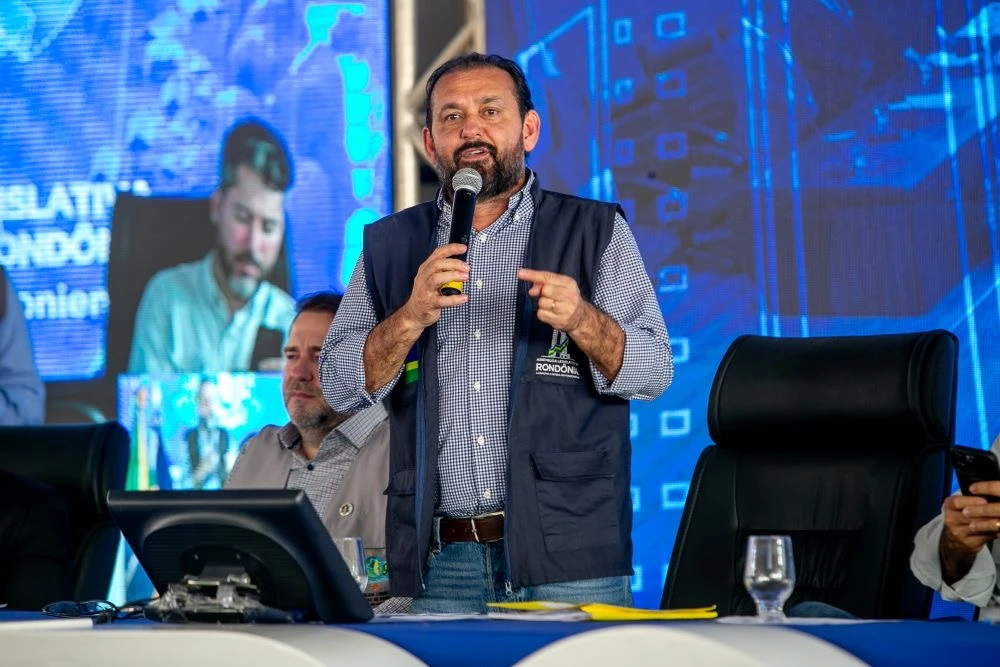Deputado Laerte Gomes entrega homenagens a personalidades durante a 6ª Agroshow em Machadinho d’Oeste Deputado Laerte Gomes entrega homenagens a personalidades durante a 6ª Agroshow em Machadinho d’Oeste