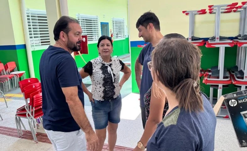 Deputado Laerte Gomes reforça compromisso com a educação e solicita construção de quadra poliesportiva para Escola 13 de Maio, em Ji-Paraná