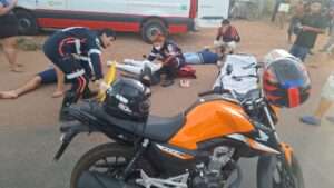 Grave acidente entre motos deixa três homens feridos na zona Leste de Porto Velho
