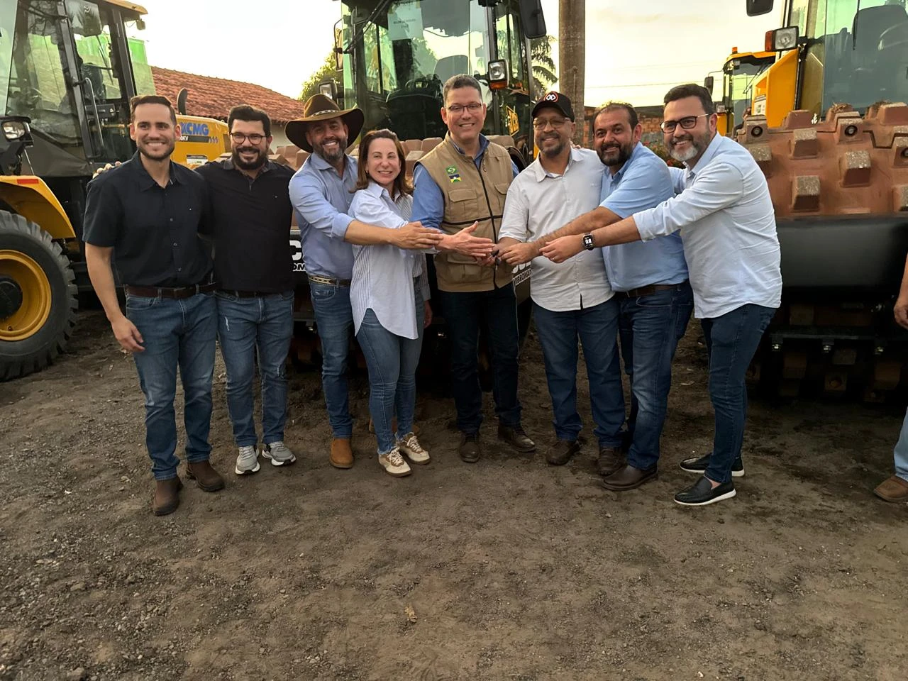 Laerte Gomes acompanha ação do Governo na entrega de maquinários e implementos agrícolas Laerte Gomes acompanha ação do Governo na entrega de maquinários e implementos agrícolas