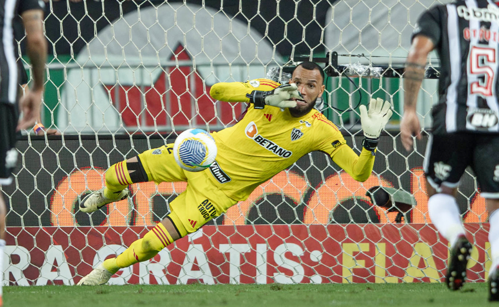 Goleiro brilha e Atlético-PR avança às oitavas da Sul-Americana em decisão dramática nos pênaltis
