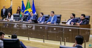 www.deixaeutefalar.com.br Assembleia Legislativa de Rondônia retoma atividades com presença do governador e foco na cooperação entre os poderes