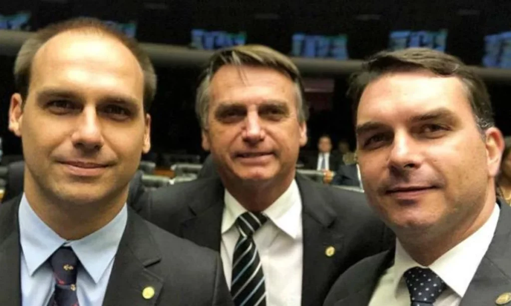 STF concede permissão para que os filhos de Jair Bolsonaro possam visitá-lo regularmente