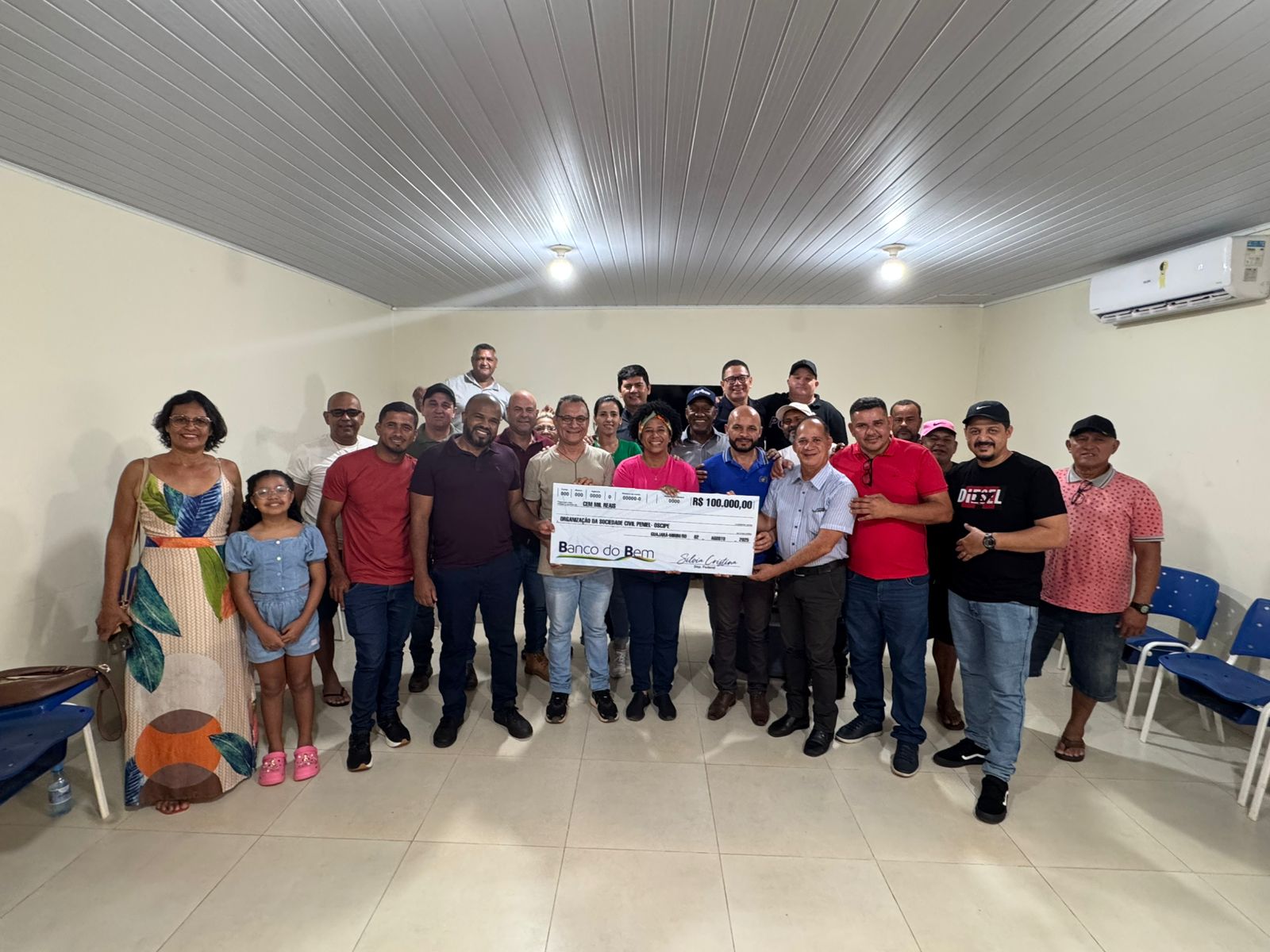 www.deixaeutefalar.com.br Sílvia Cristina faz a entrega de R$ 100 mil para a Comunidade Terapêutica Cordatus, em Guajará-Mirim