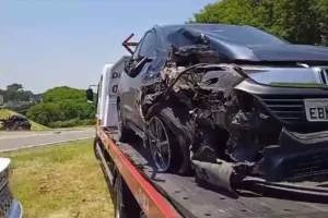 Capotamento na Rodovia dos Bandeirantes deixa duas pessoas em estado grave