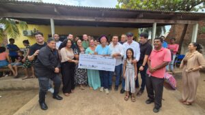 www.deixaeutefalar.com.br Deputada federal Sílvia Cristina envia R$ 50 mil em emenda para a Apae de Candeias do Jamari