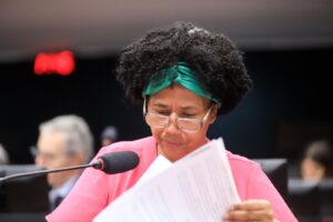 www.deixaeutefalar.com.br Relatório da deputada Sílvia Cristina a favor de exames genéticos para identificar o câncer de mama, será votado hoje