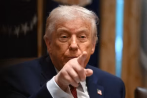 Trump sugere ofensiva terrestre e não descarta envio de tropas à Venezuela
