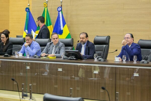 Assembleia Legislativa entra em recesso e votação do orçamento de 2026 fica para janeiro