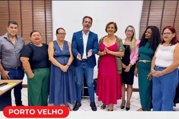 Professores protestam em Porto Velho após abono de R$ 500 excluir a categoria